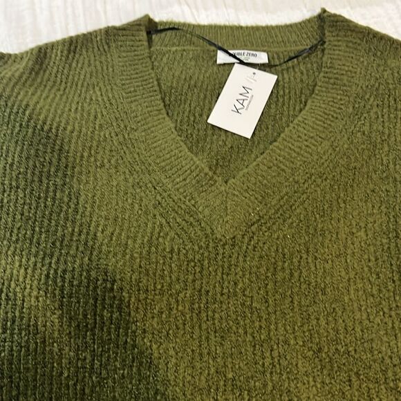 Double Zero Army Green  V Neck Sweater. NWT. Large. WT217 - Picture 4 of 6